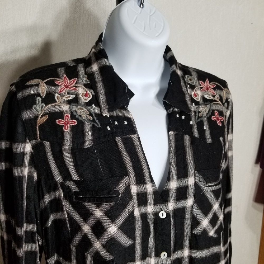 Women's Shirt - Western Style - Floral Embroidery
